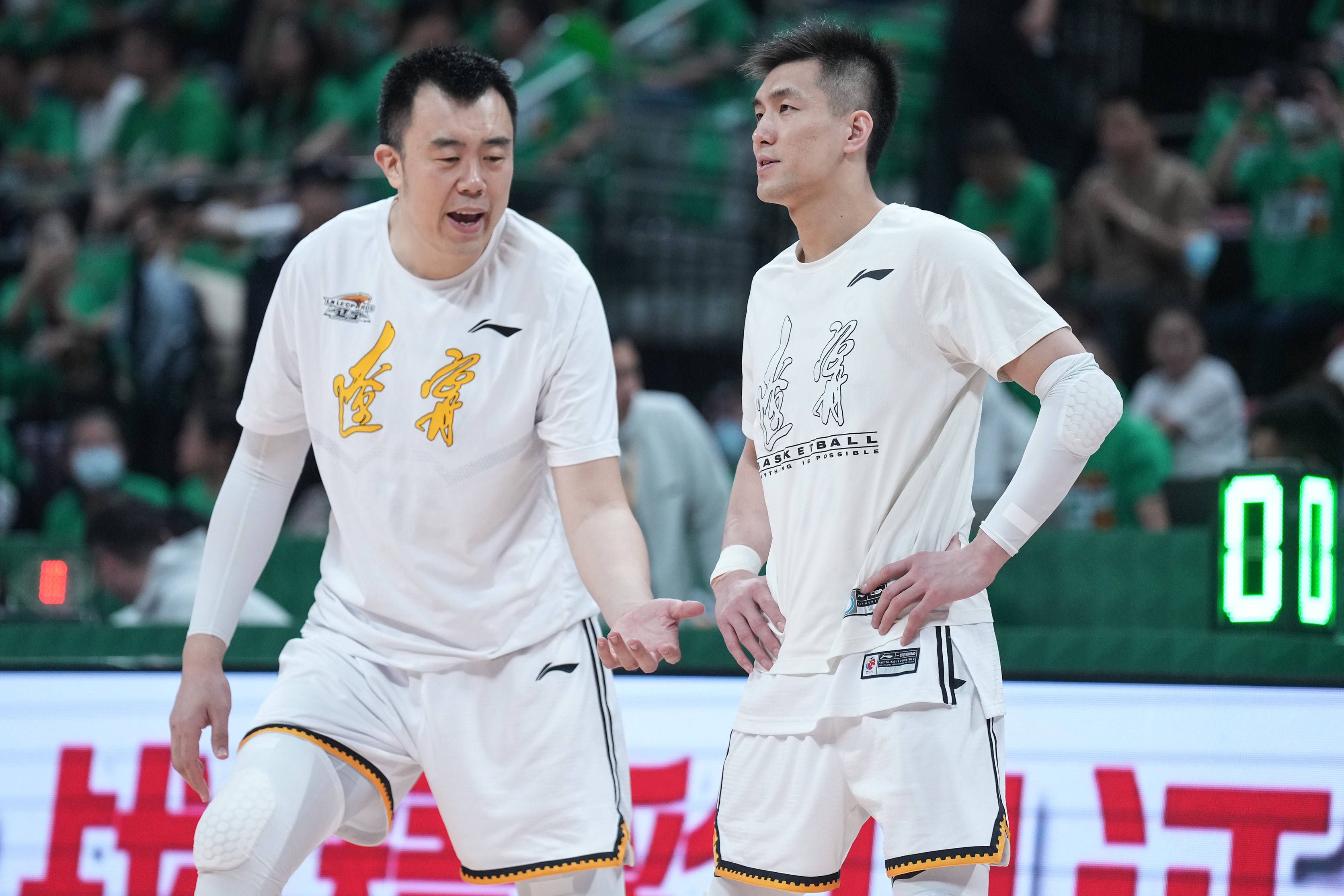 对此，杜江表示：;消防员真的都是一些平凡人，之所以平凡人能称为英雄，是因为当灾难来临时，他能做出和平凡人不同的选择